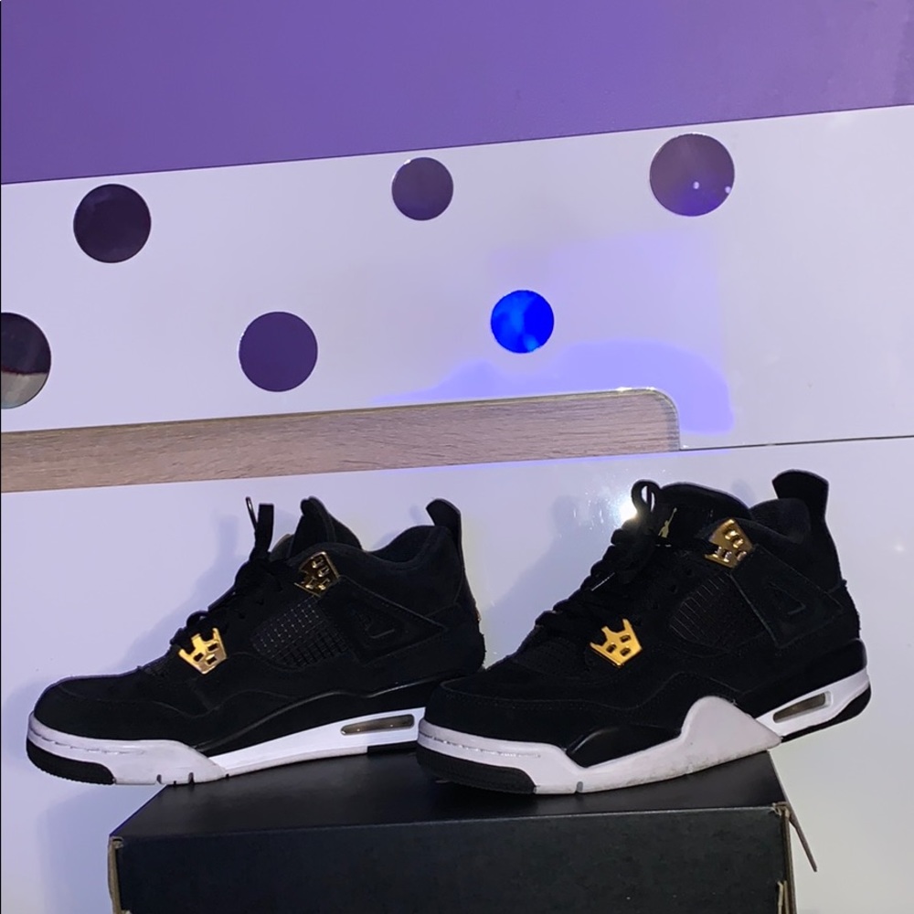 AIR JORDAN RETRO ROYALTY 4’S